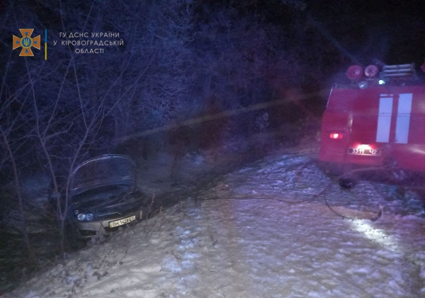 На Кіровоградщині автівки визволяли із заметів