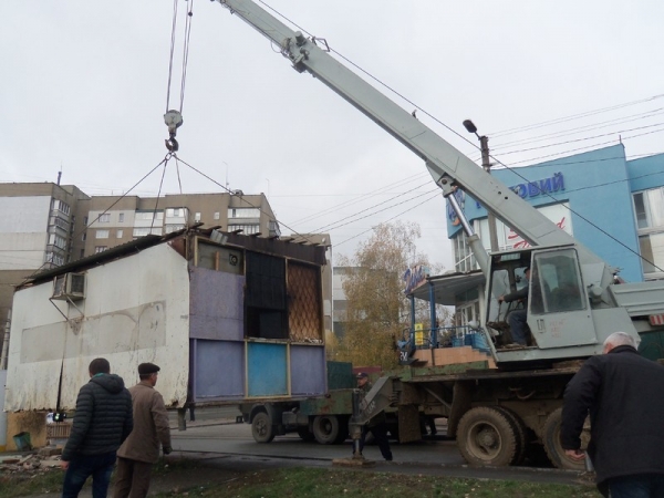 На Кіровоградщині знесли незаконну прибудову до багатоповерхівки (ФОТО)