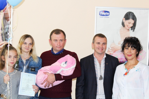 У Кропивницькому відбулося вручення перших документів дитини в перинатальному центрі