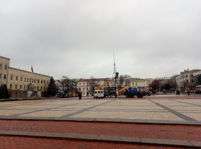 У Кропивницькому почалася підготовка до головного зимового свята. ФОТОФАКТ