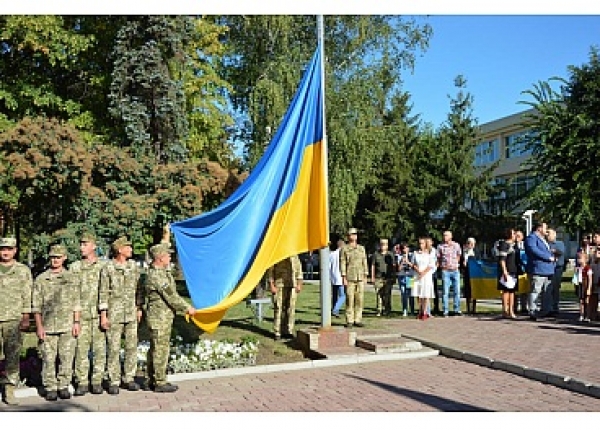 У Кропивницькому урочисто підняли прапор України