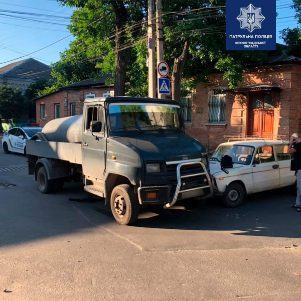 ЗИЛ та ВАЗ зіткнулися у Кропивницькому