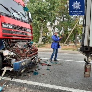 Мікроавтобус і три вантажівки: на Кіровоградщині сталася масова ДТП (ФОТО)