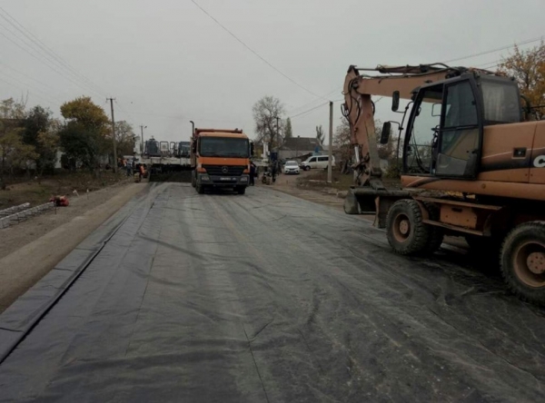 Дорога Кропивницький-Миколаїв: нову «бетонку» будують у Возсіятському (ФОТО)