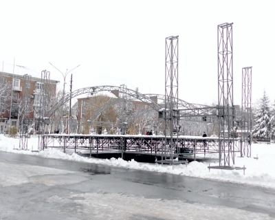 Сніг на Кіровоградщині розчавив покрівлю новісінької сцени (ФОТО)