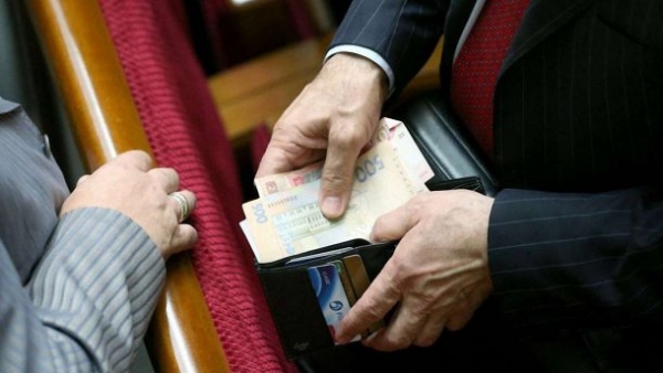 Народні депутати від Кіровоградщини отримали першу зарплату (ФОТО)