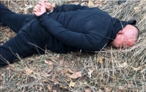 Озброєний і дуже небезпечний: у Кропивницькому наздогнали підозрілого втікача (ФОТО)