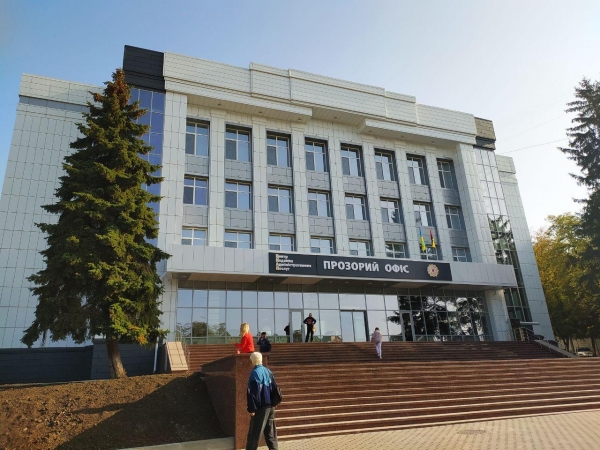 Чому &quot;Прозорий офіс&quot; у Кропивницькому обійшовся дорожче та як він працює