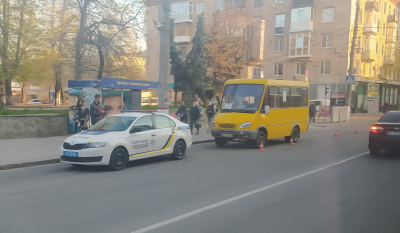 У Кропивницькому водій маршрутки наїхав на пішохода