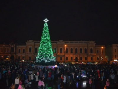 Головну площу Кропивницького перетворять на новорічне містечко