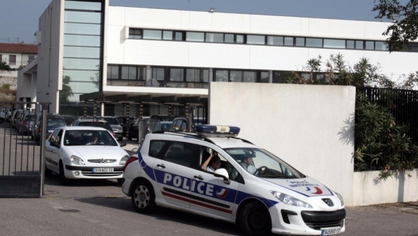 Вбивцею жінки з дітьми на вокзалі у Франції виявився її чоловік-поліцейський
