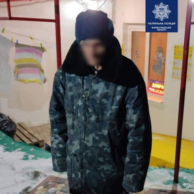 У Кропивницькому патрульні врятували  трьох чоловіків від замерзання