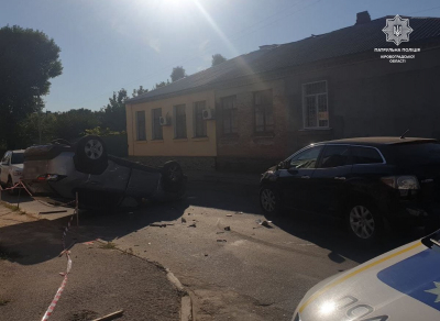 У Кропивницькому внаслідок ДТП перекинулось авто
