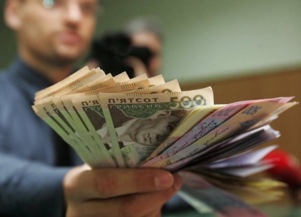 Українцям пообіцяли зарплати як в Польщі та Словаччині