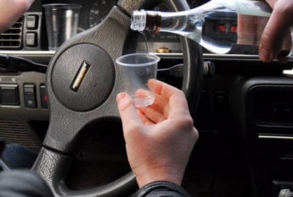 Ледь виліз із машини: у Кропивницькому п’яний водій поскаржився на сімейні проблеми (ФОТО)