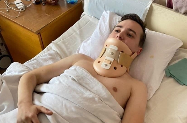 Потрібна допомога: у Кропивницькому 20-річний юнак випав з третього поверху