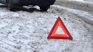 На Кіровоградщині під час снігопаду потрапив у ДТП пасажирський автобус, трьох осіб госпіталізовано (ФОТО)