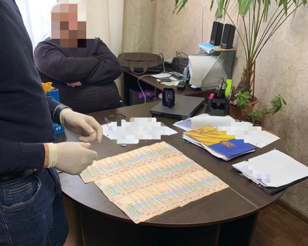 50 тисяч за незвільнення : на Кіровоградщині зловили посадовця - хабарника