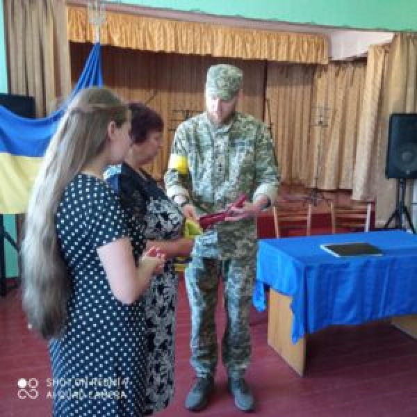 Доньці й матері вручили орден загиблого героя з Кіровоградщини