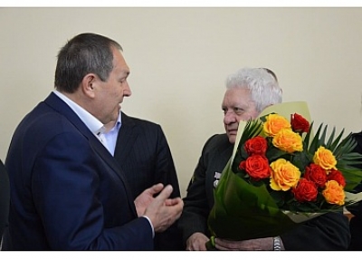 Міськрада Кропивницького привітала із 80-річчям заслуженого журналіста України