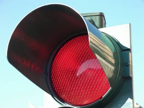 У Кропивницькому миттєво затримали водія, що «пролетів» на червоне світло (ВІДЕО)