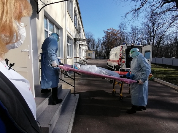 Готовність №1: у Кропивницькому рятували «хворого» на китайський коронавірус (ФОТО)