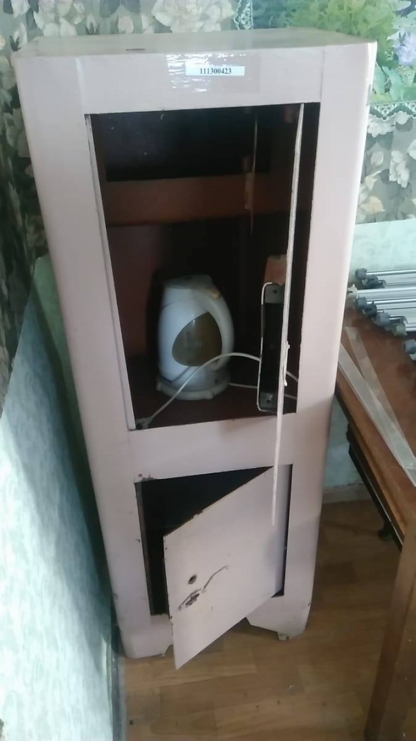 На виборчій дільниці у Кропивницькому: документи – в кабiнетi ветлiкаря, а в сейфi… чайник!