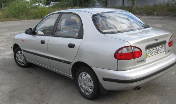 Реєстрація двох автомобілів на Кіровоградщині закінчилась поліцією