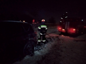 Негода на Кіровоградщині повалила дерева та заблокувала дороги (ФОТО)