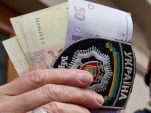 Патрульний у Кропивницькому вимагав хабар за непритягнення п’яного водія до відповідальності