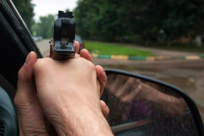 У Кропивницькому пасажири «ВАЗу» влаштували стрілянину серед білого дня (ФOТO)