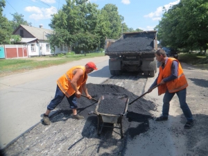 На Кіровоградщині латають «легендарну» дорогу на Миколаїв (ФОТО)