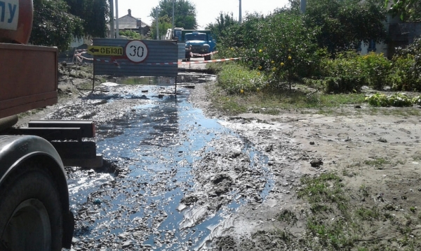 Фекальний потоп у Кропивницькому: причини аварії, відкачування нечистот та вивезення ґрунту (ФОТО)