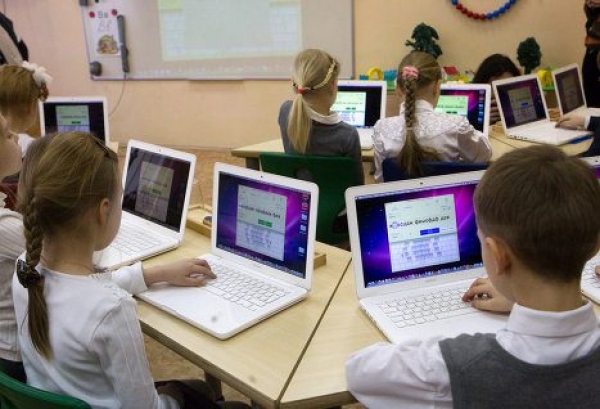 Учні Кропивницького навчатимуться за електронними щоденниками