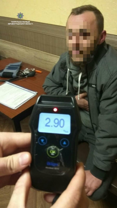 У Кропивницькому водій легковика встановив алкогольний рекорд, протаранивши MAN з цистерною (ФОТО)