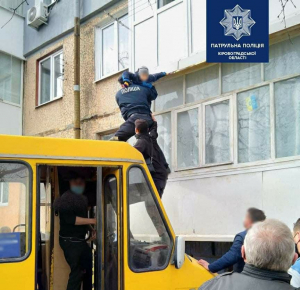 У Кропивницькому хлопчик ледве не випав з балкону багатоповерхівки