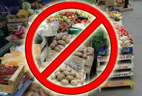 У Кропивницькому розігнали нелегальних торговців зеленню (ФОТО)