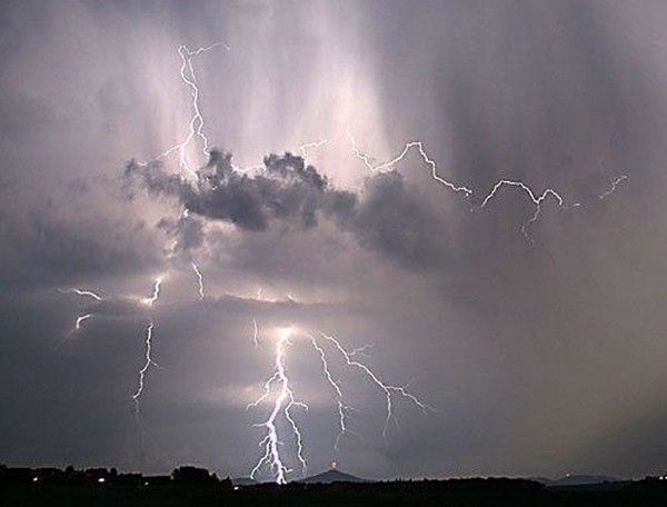 Грози, зливи і град: жителів Кіровоградщини попередили про погіршення погодних умов