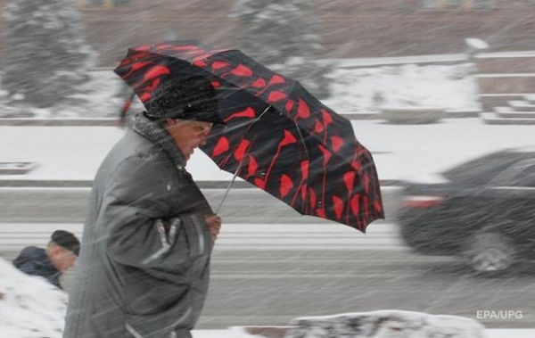 На жителів Кіровоградщини чатуватимуть сильний вітер та мокрий сніг