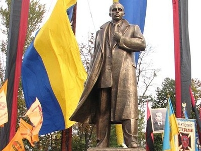 У Кропивницькому хочуть встановити пам’ятник Степану Бандері (ФОТО)