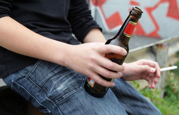 На Кіровоградщині троє підлітків розпивали алкоголь