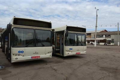 У Кропивницький вже приїхали перші чотири великі автобуси (ФОТО)