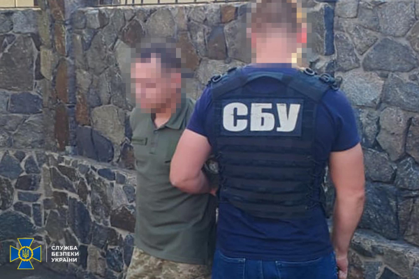На хабарі спіймали працівника військкомату Кіровоградщини