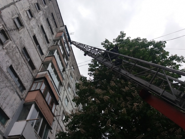 На Кіровоградщині рятувальники відкривають двері квартир