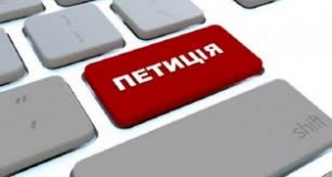 Ями, відсутність тротуарів та освітлення: кропивничани просять покращити вулицю Нікітіна
