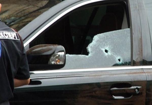 Кропивницький: пасажири іномарки обстріляли легковий автомобіль