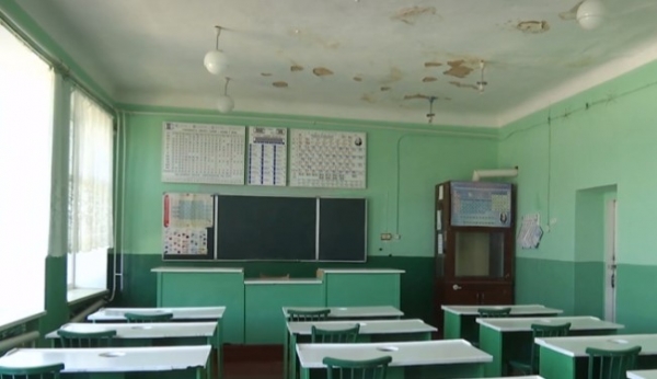 В одній із шкіл Кіровоградщини після ремонту може обвалитися стеля (ВІДЕО)