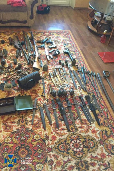 Чорний археолог продавав зброю часів II Світової війни на Кіровоградщині