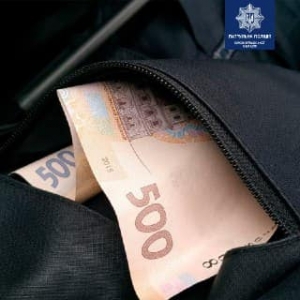 На Кіровоградщині п’яний водій після сварки з дружиною намагався підкупити поліцейських (ФОТО)