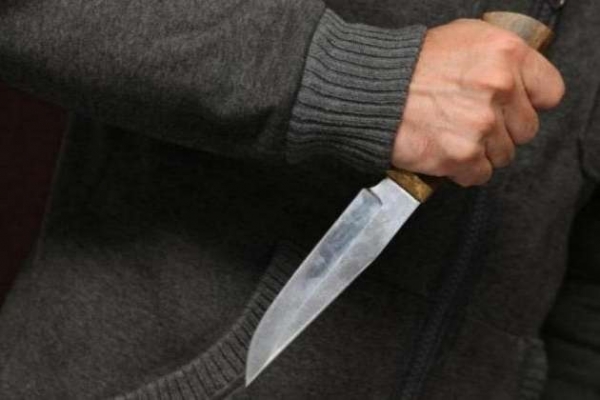 Молодик на Кіровоградщині «привітав» односельця 8 ударами ножа